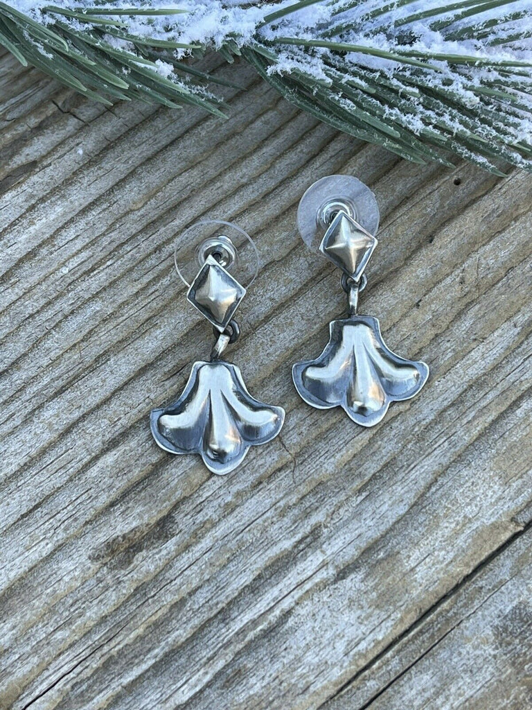 Navajo Sterling Silver Hand Stamped Fleur De Lis Dangle Earrings Jewelry & Watches:Ethnic, Regional & Tribal:Native American:Earrings Nizhoni Traders LLC